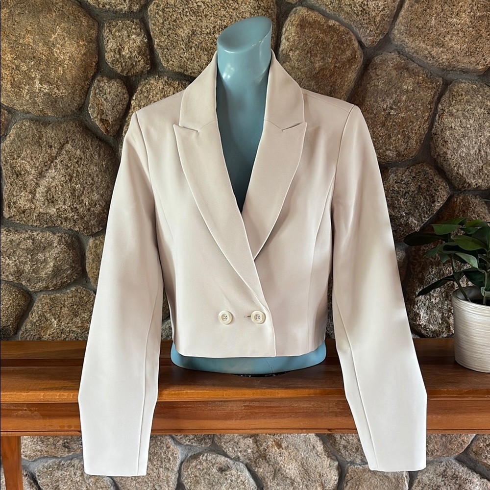 Elegant Cream Women's Blazer